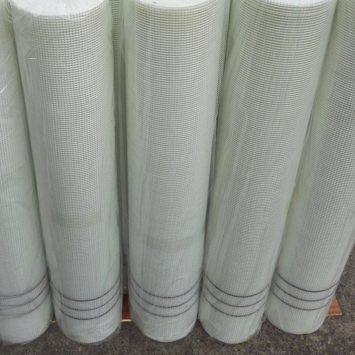 Rollo de malla de refuerzo de fibra de vidrio resistente 50m-200m longitud 4 * 4mm Apertura para soporte de pared