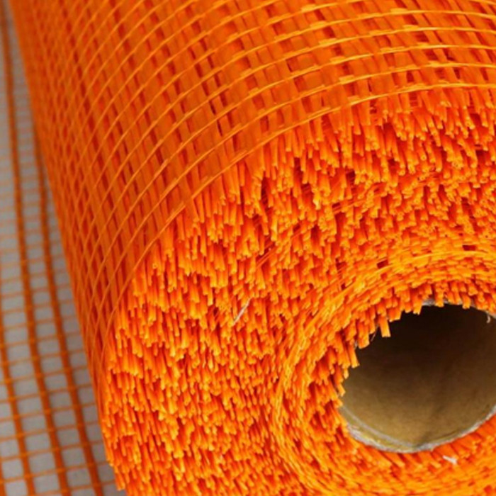 300N Resistencia a la tracción Red cuadrada de fibra de vidrio 4 * 4mm Apertura 50m Largo de rodillo para materiales de pared