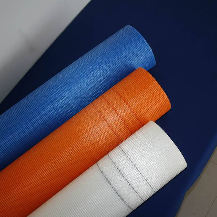 Rollo de malla de refuerzo de fibra de vidrio resistente 50m-200m longitud 4 * 4mm Apertura para soporte de pared