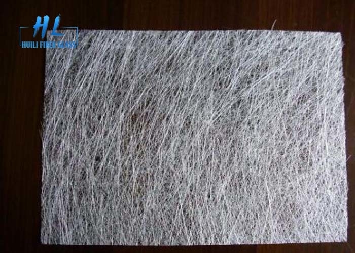 Tejido blanco de fibra de vidrio Mat Rollo E resina de vidrio Compatible con poliéster y éster de vinilo
