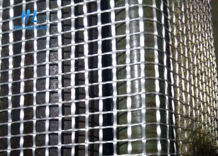 Resistencia a la tracción 800N Redes de malla de fibra de vidrio Rolos de pantalla de fibra de vidrio recubiertos de blanco y azul