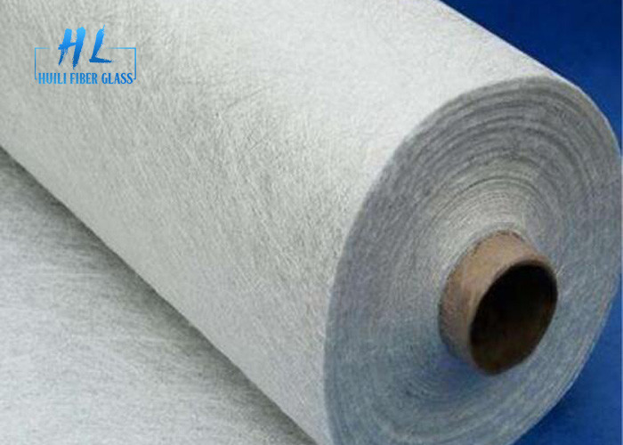La fibra de vidrio blanca del color tajó la estera 300gsm E - vidrio del filamento para la placa del automóvil
