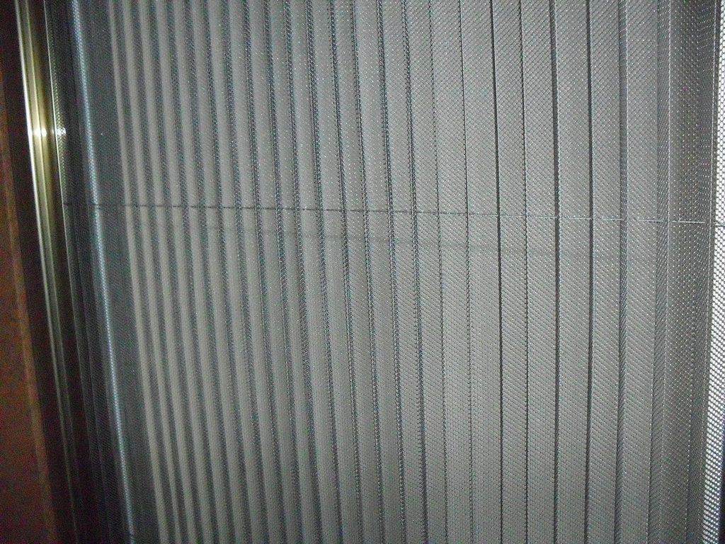 Malla del Plisse del poliéster de la malla del color del negro 17*15 para las puertas deslizantes Windows